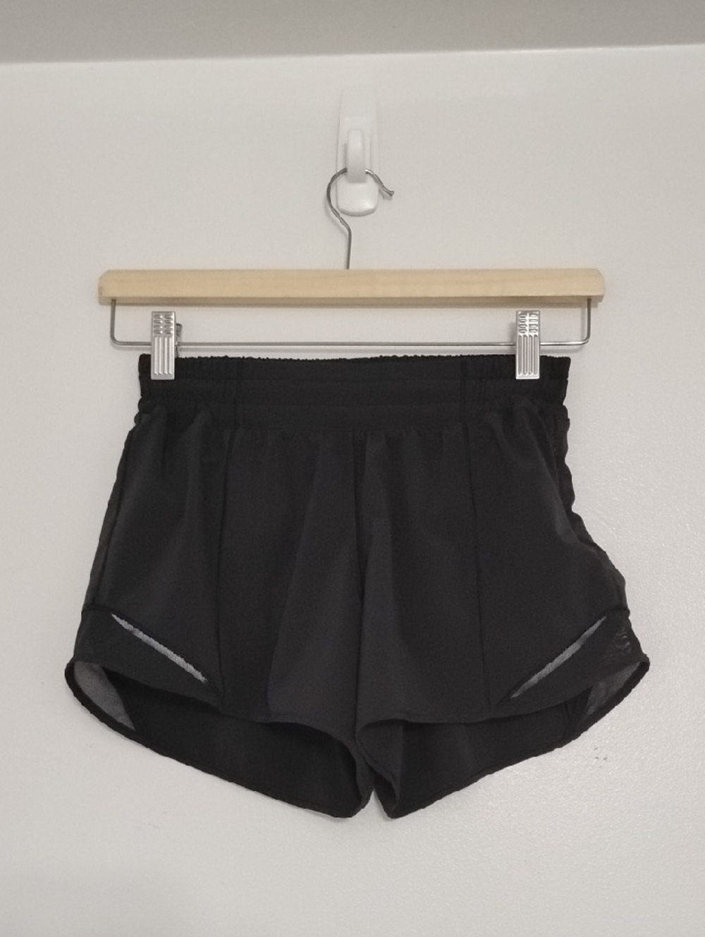Lululemon Hotty Hot High Rise Short - Picture 1 of 9